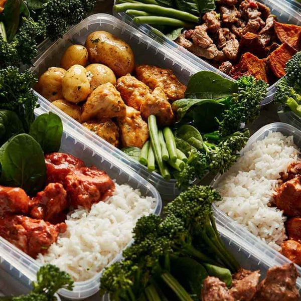 Macro Based Diet 2000 Calorie Weekly Meal Prep Plan featuring portioned meals with rice, seasoned chicken, fresh vegetables like broccoli and spinach, and balanced proteins, designed for maintaining a healthy lifestyle.